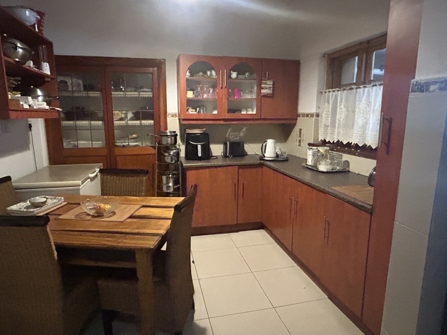6 Bedroom Property for Sale in Uitsig Western Cape